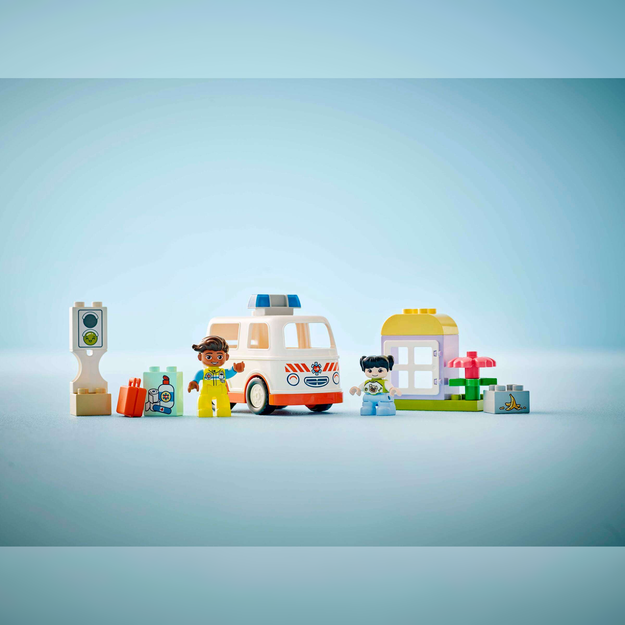LEGO DUPLO: Ambulance & Driver