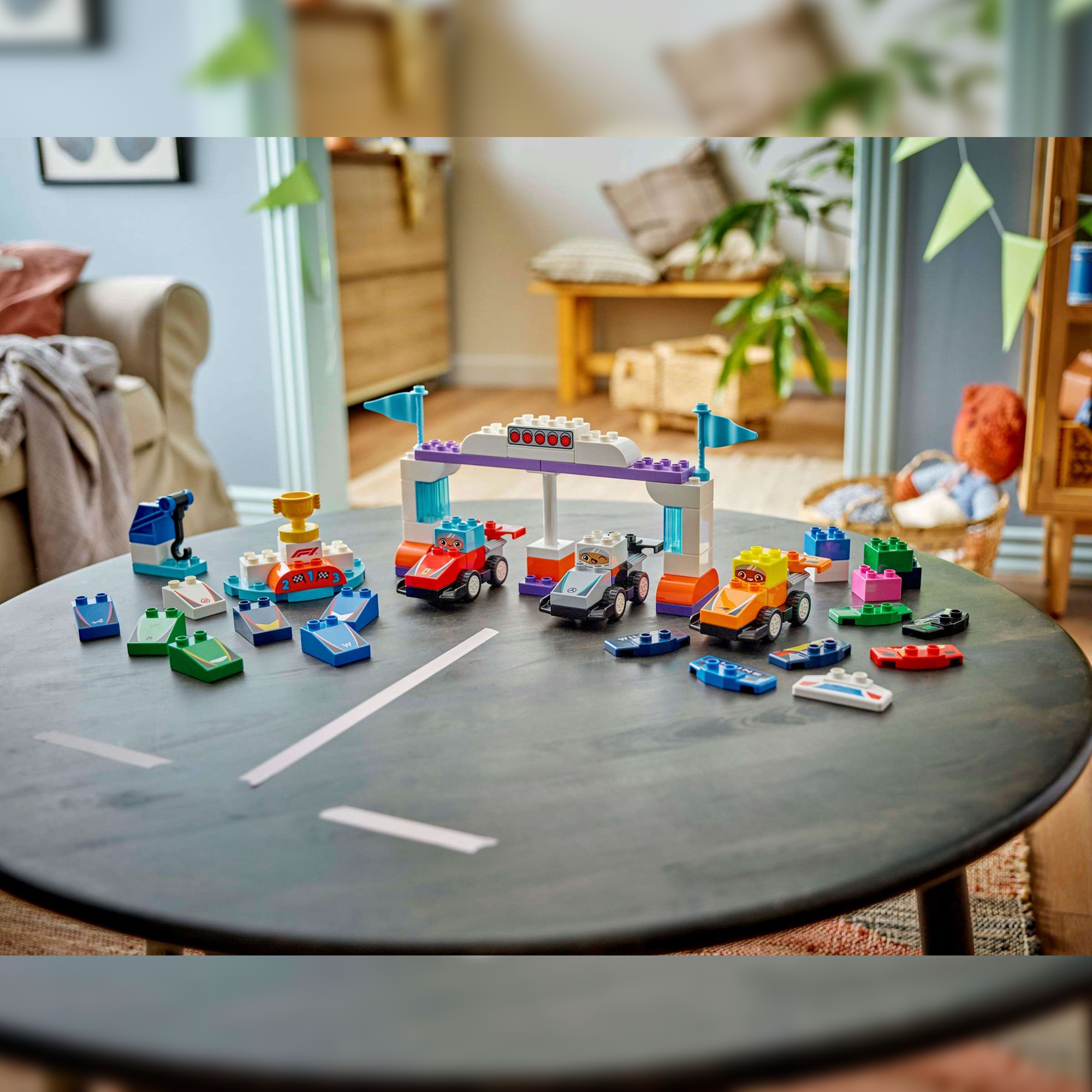 LEGO DUPLO: F1 Team Race Cars & Drivers - KOODOO