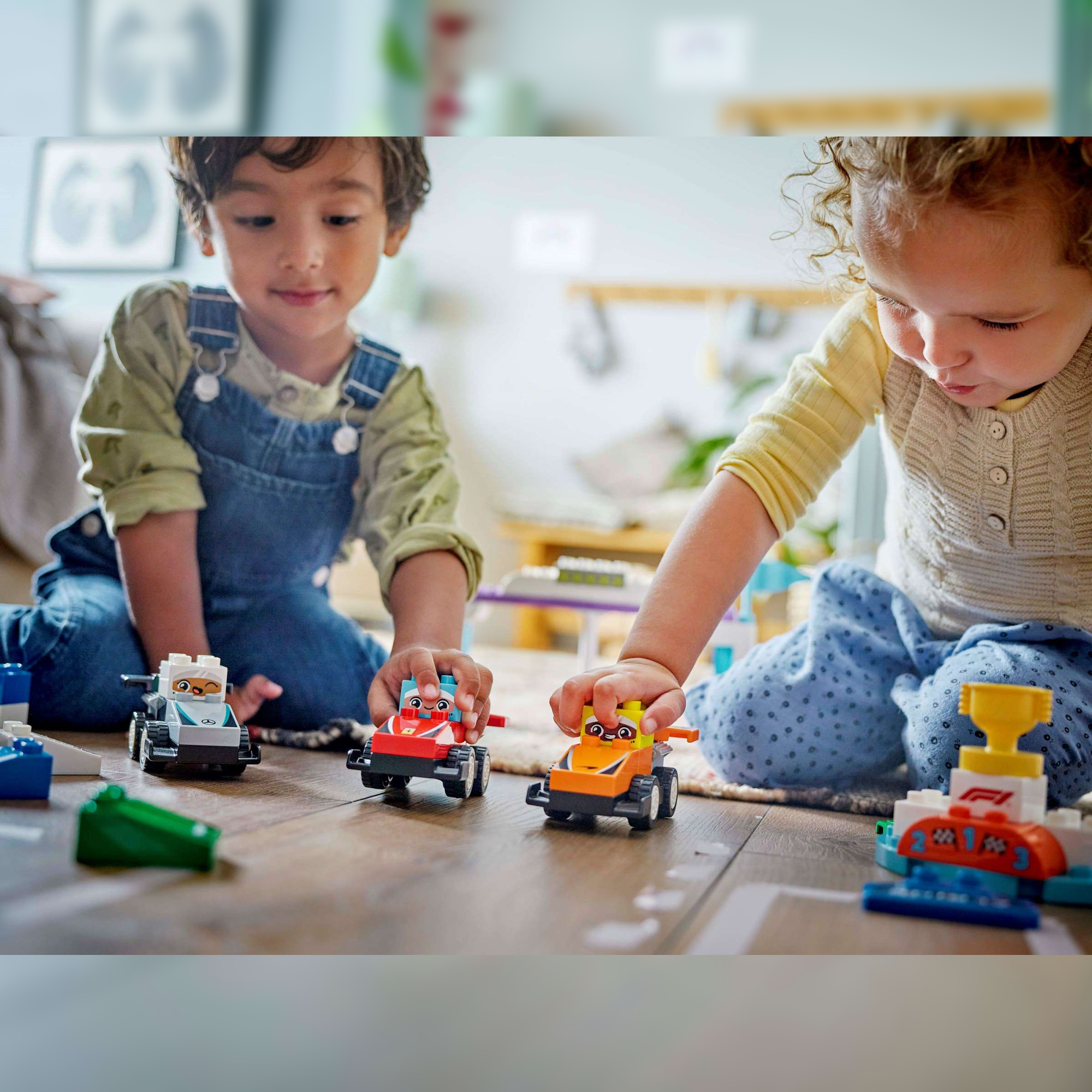 LEGO DUPLO: F1 Team Race Cars & Drivers - KOODOO