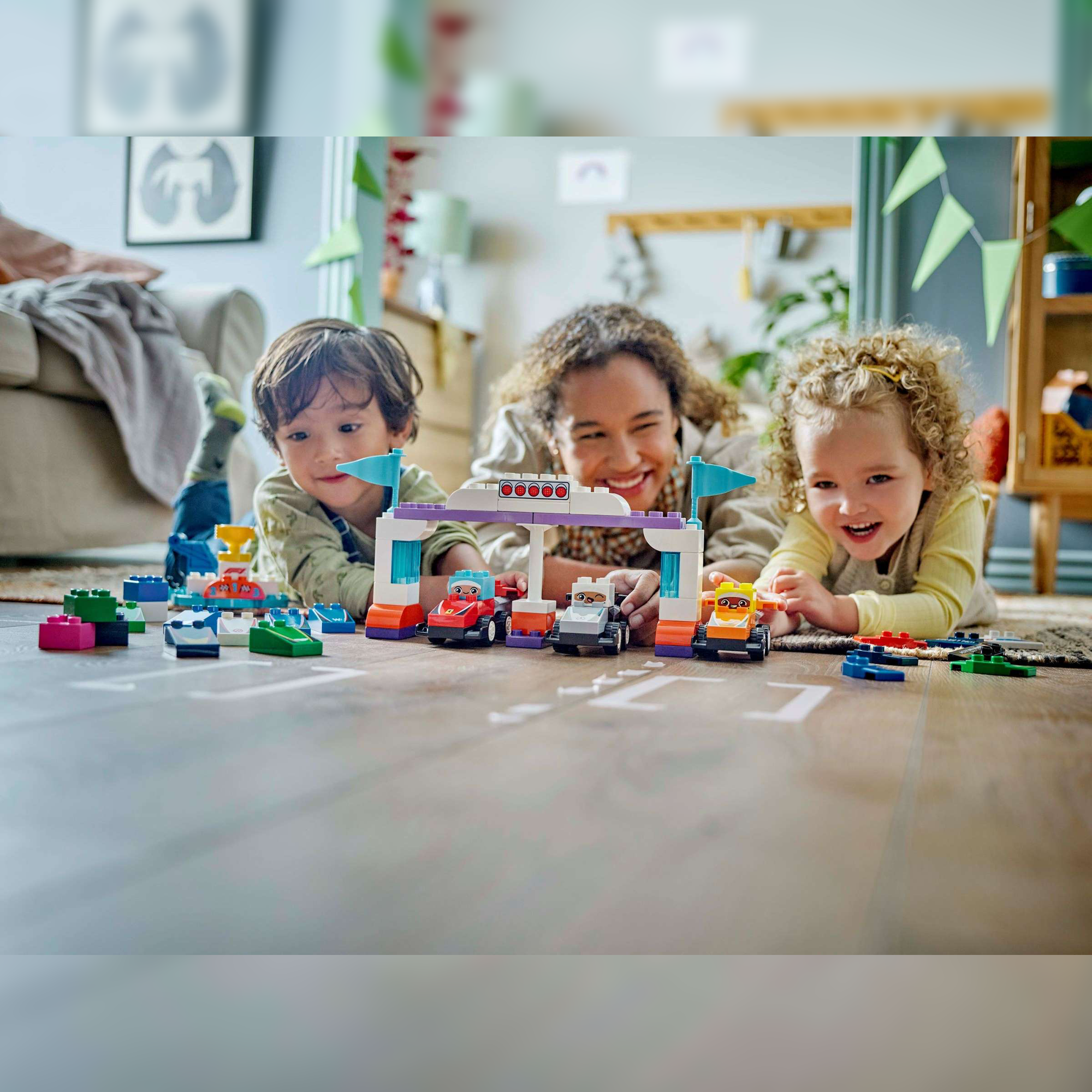 LEGO DUPLO: F1 Team Race Cars & Drivers - KOODOO