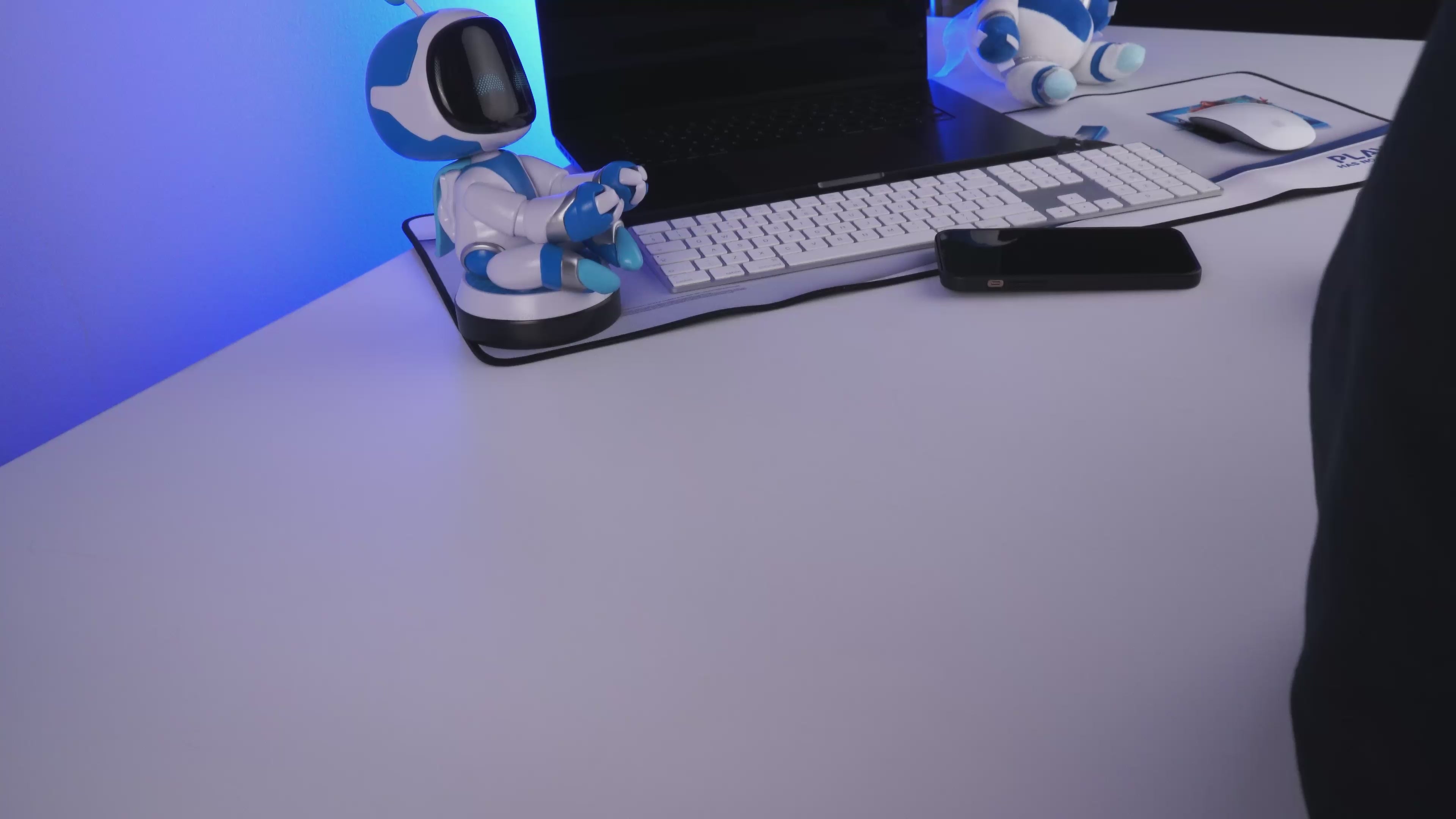 PlayStation 5 (PS5) DualSense Wireless Controller - Astro Bot Joyful Limited Edition + Cable Guy: Astro Bot